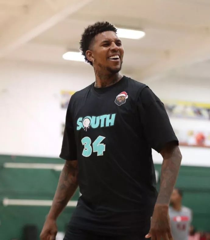 足球欧联杯精彩倒钩破门当选本周最佳进球（欧联杯惊艳倒钩破门荣膺本周最佳进球）