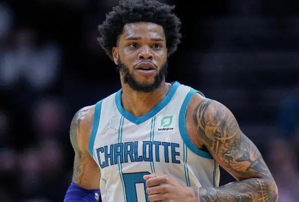 孔蒂：球迷应忽略球队的谣言；欧洲裁判比意甲好？我不聊这个（孔蒂：请球迷无视球队谣言；欧洲裁判优于意甲？不予置评）