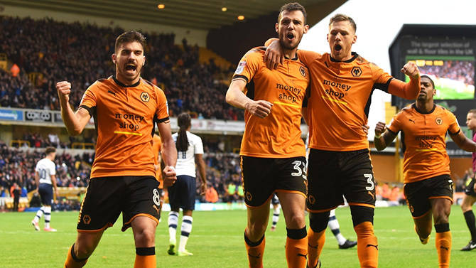 切尔西防线愈稳查洛巴已成核心 詹姆斯如同战神（切尔西防线日益稳固，查洛巴成中坚，詹姆斯宛如战神）