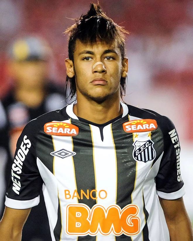 皮亚尼奇重返尤文训练基地，与斯帕莱蒂、基耶利尼合影（皮亚尼奇回到尤文训练基地，与斯帕莱蒂、基耶利尼合影留念）