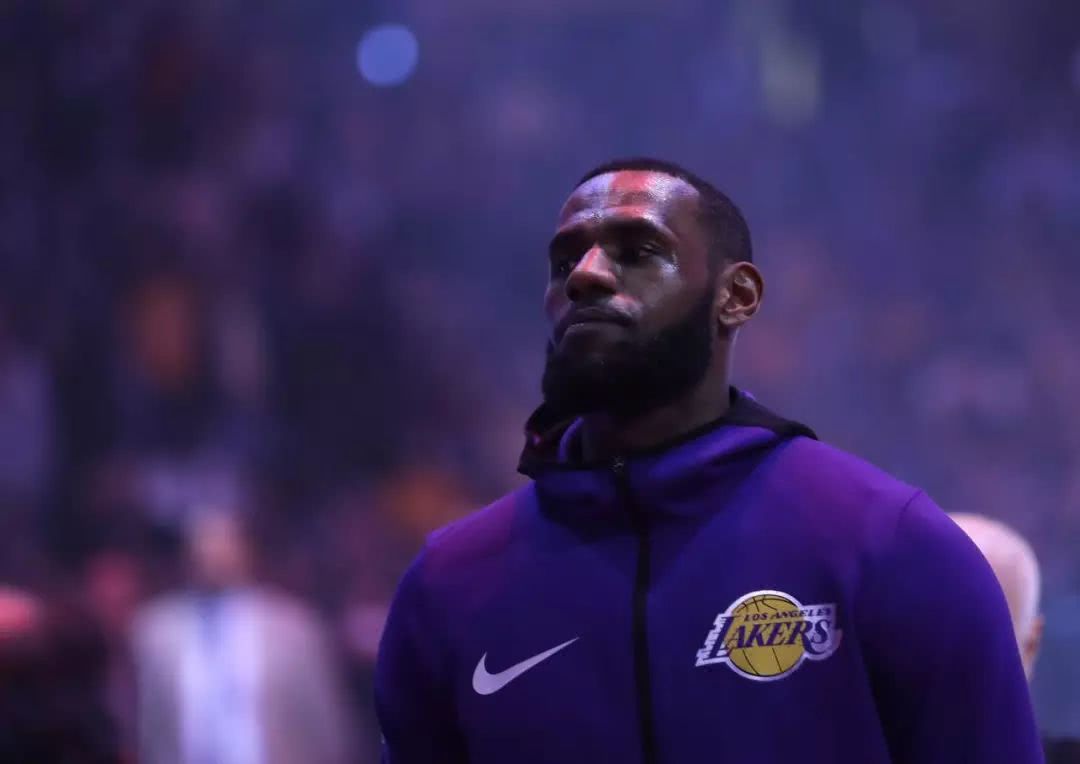 早报：拥有地表最强人类的从容感……怎么，你们没有吗？（早报：拥有地表最强人类的底气与从容——怎么，你们没有？）