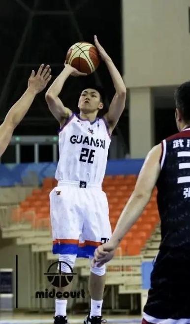 早报：米兰双雄均无缘意超杯决赛（早讯：AC米兰与国际米兰均无缘意大利超级杯决赛）