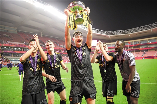 北控球员压哨进攻，制造乌龙（北控球员末秒强攻，逼出对方乌龙）