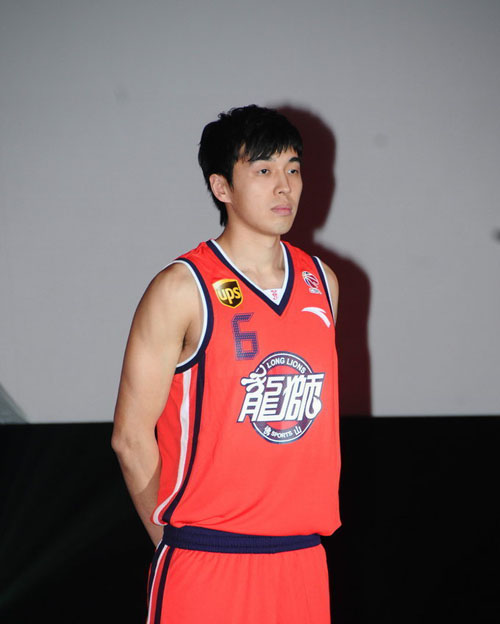 孔蒂：卡拉巴赫非常难对付，我对球队今天的表现很满意（孔蒂：卡拉巴赫难缠，球队今日表现令我满意）