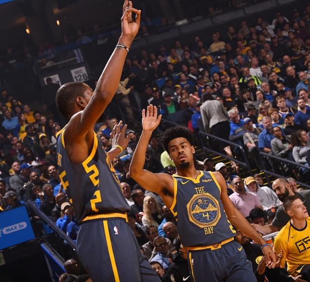 弗拉格成1970年来首位在圣诞大战砍下25+5+5的新秀（自1970年以来，弗拉格成为圣诞大战首位砍下25+5+5数据的新秀）