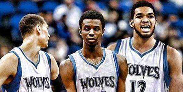 英超本周最佳阵容：曼城三人表现出色，但布鲁诺抢尽风头（英超周最佳：曼城三将状态火热，布鲁诺成最大赢家）