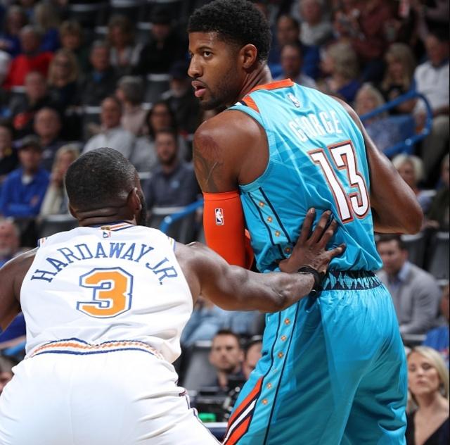 弗拉格两兄弟携手出席活动，场面温馨感人（弗拉格兄弟合体亮相活动，现场暖心动人）