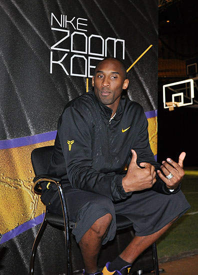 天生赢家，魔术师已以不同身份斩获包括篮球、足球和棒球共18座冠军（魔术师以多重身份横跨篮足棒三界，已揽获18座冠军，堪称天生赢家）