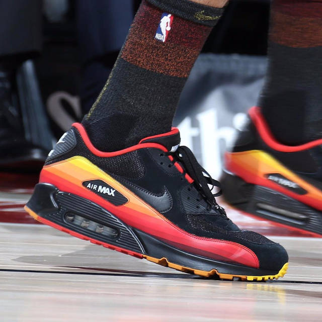 高清：英超曼联1-1西汉姆 红魔攻击线哑火（高清：英超曼联1-1战平西汉姆 红魔锋线乏力）