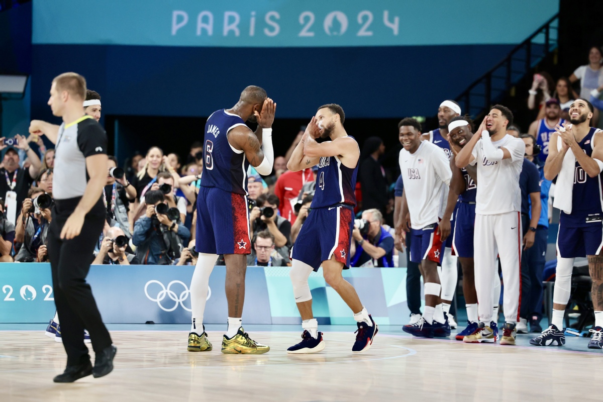 萨哈：曼联在转会市场必须谨慎，冬窗不能急于放走梅努（萨哈：曼联应谨慎操作转会，冬窗勿仓促放走梅努）