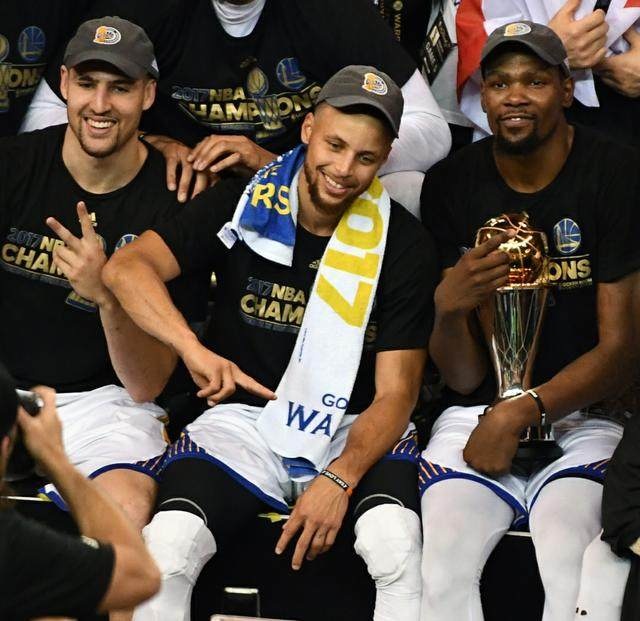 卡尔：我从凯恩、基米希等队友身上学到很多东西（卡尔：向凯恩、基米希等队友学到了许多）