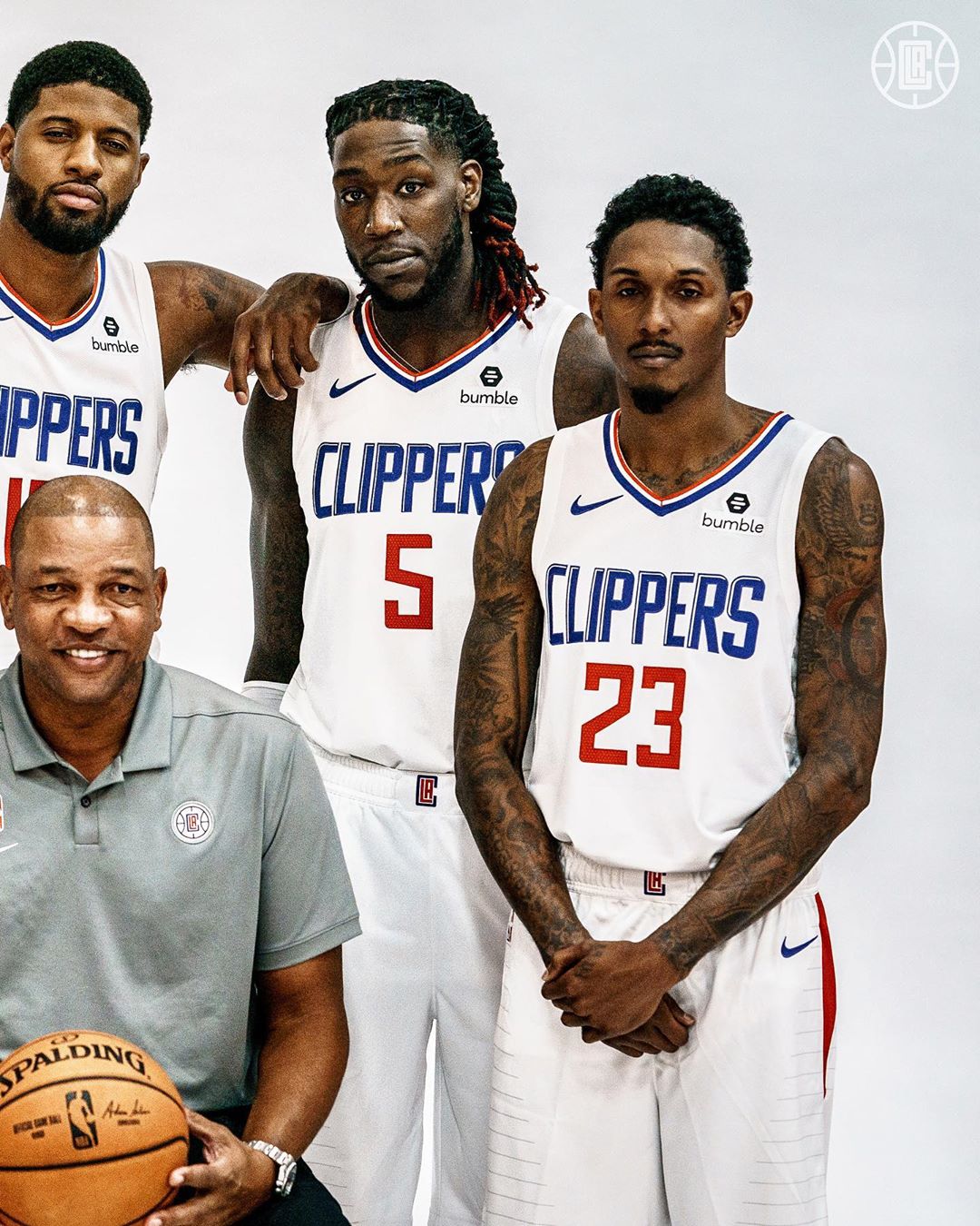 荷兰前国脚齐赞：赖因德斯就像是永动机，是他带领荷兰队前进（荷兰名宿齐声称赞：赖因德斯宛若永动机，驱动荷兰队向前）