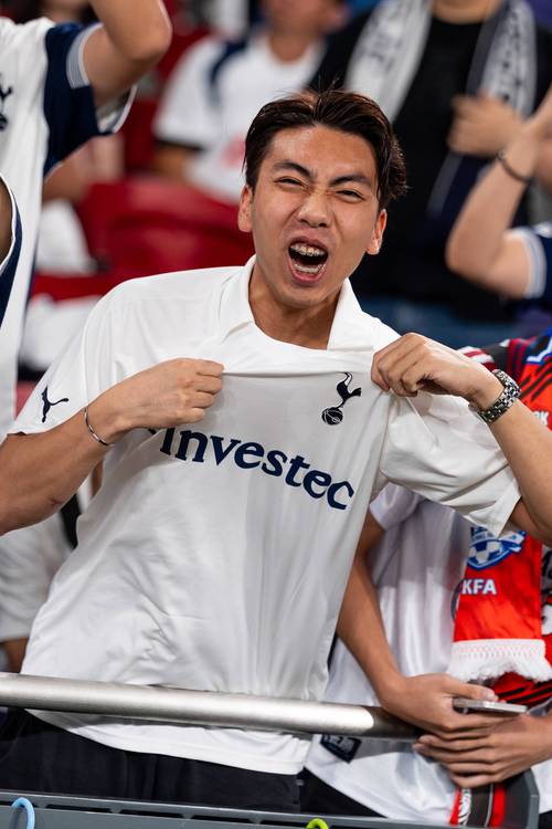 ESPN：曼联通过转会市场获得大笔资金，无需卖人就能签新中锋（ESPN：曼联获充足转会预算，不卖人也能引进新中锋）