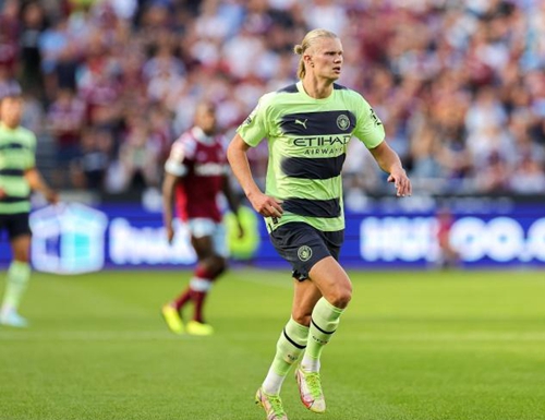 绿茵上的精准艺术：高尔夫运动的优雅与坚守（果岭间的精确之美：高尔夫的优雅与执着）