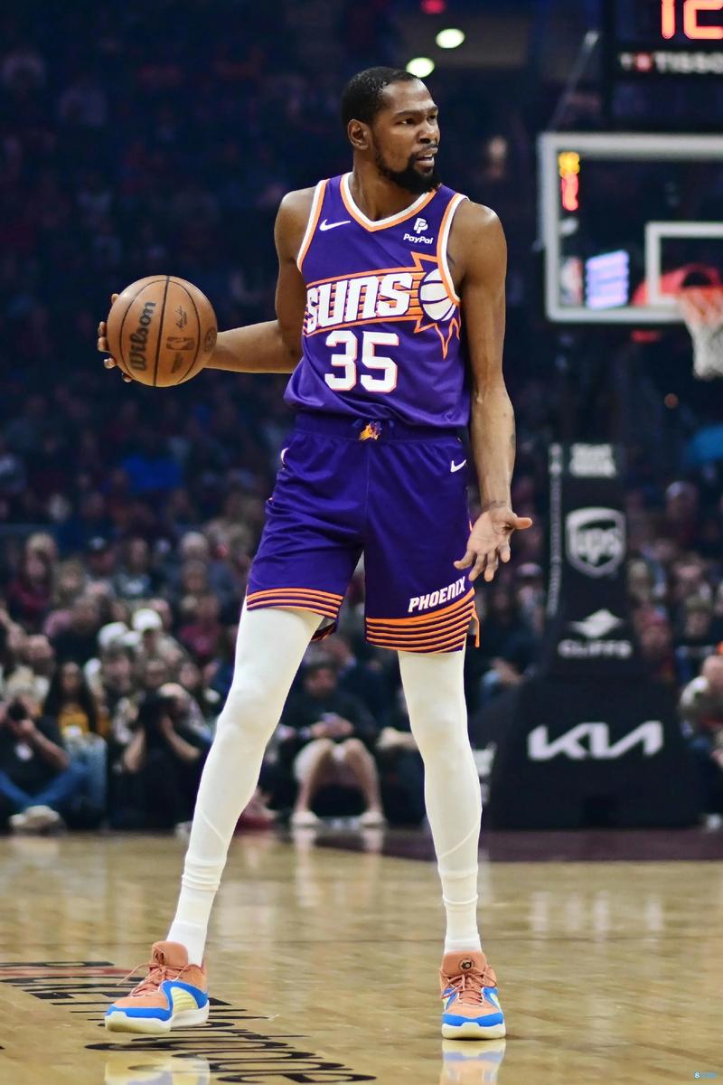 斯帕莱蒂：卡巴尔像一匹马有力量，能反复进行高强度百米冲刺（斯帕莱蒂：卡巴尔如骏马般强壮，可反复完成高强度百米冲刺）