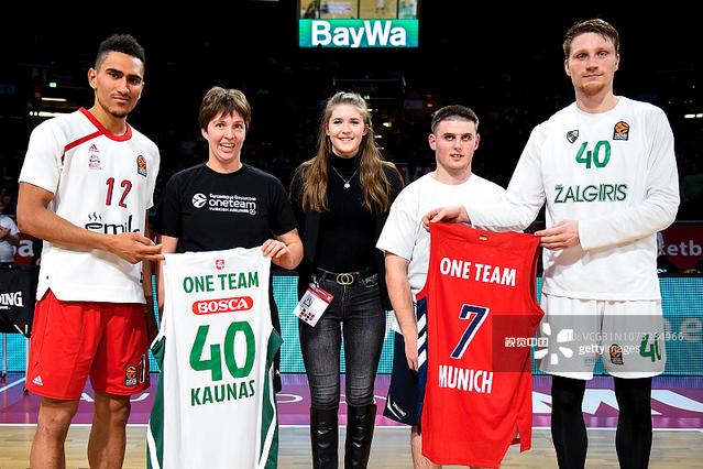 B费近4年多首次半场被换下，曼联生涯第三次（B费四年多来首次半场遭换下，曼联生涯仅第三次）