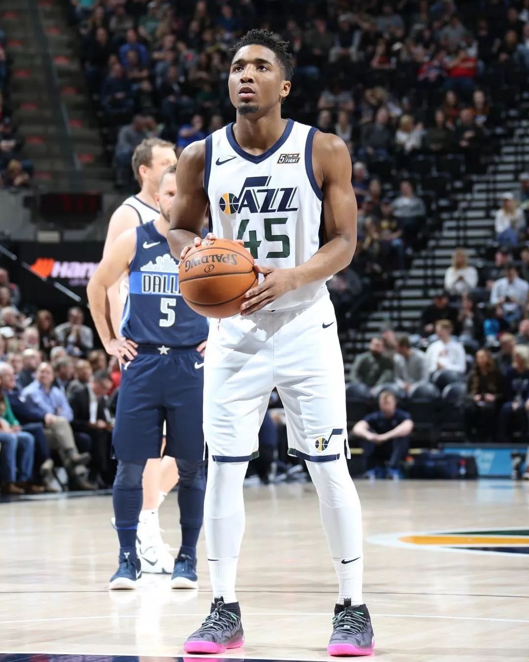 德转列英超不含BIG6球员最贵阵：吉马良斯、托纳利7500万领衔（德转盘点英超非BIG6最贵阵：吉马良斯、托纳利以7500万领衔）