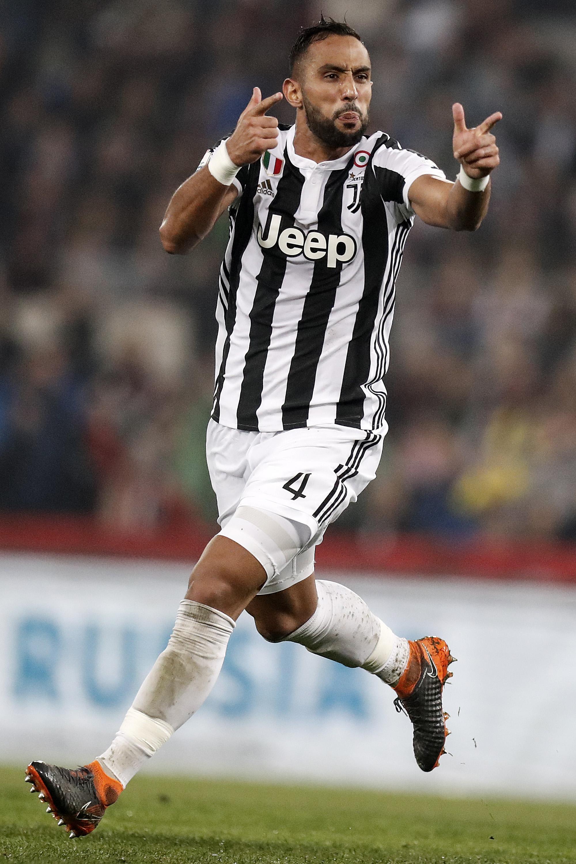 梅西因为足球改变性格！从天生内向到绝对领袖！（足球重塑梅西：从内向少年到无可争议的领袖）