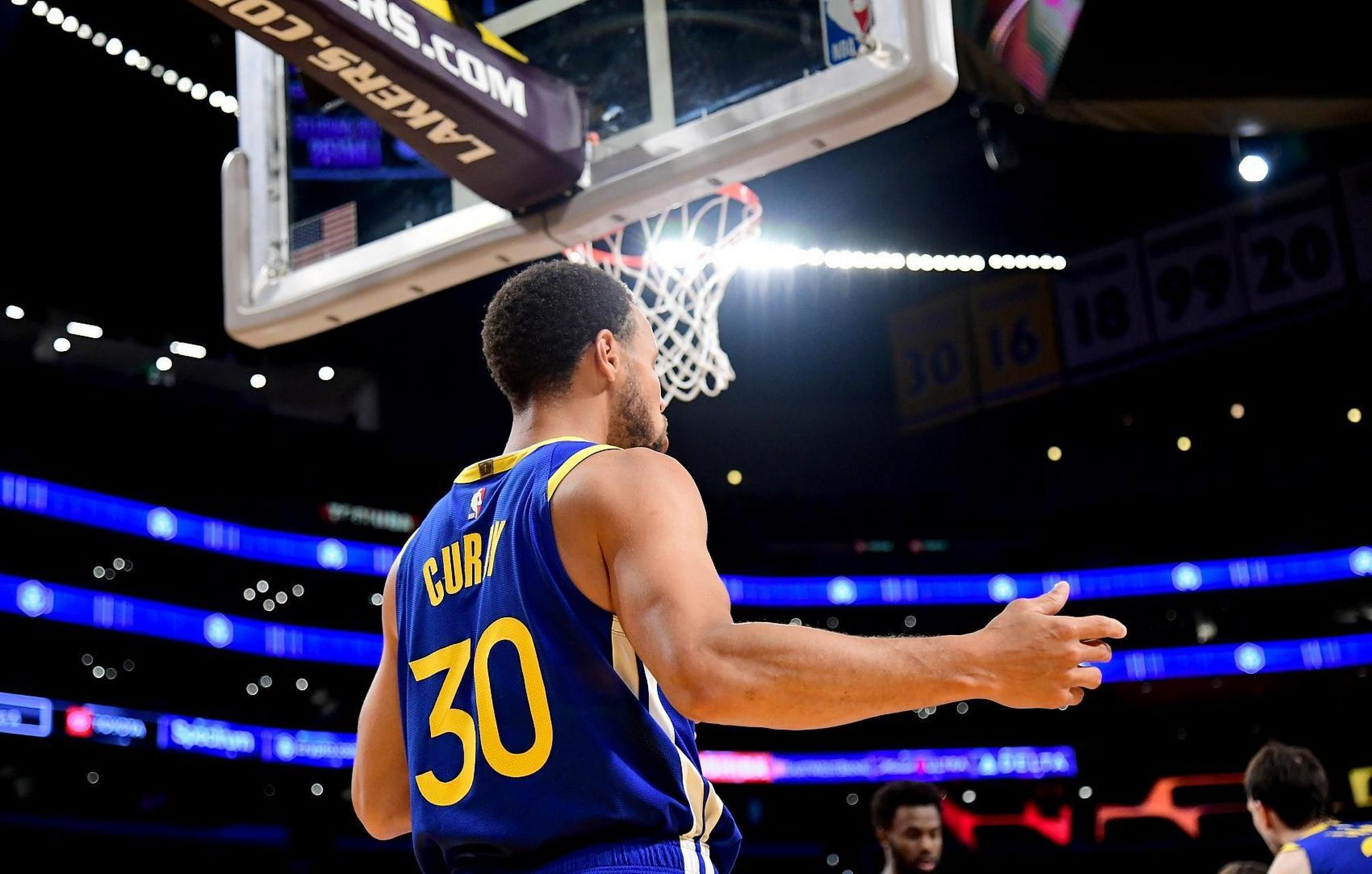 可圈可点！弗拉格13分7篮板11助攻，生涯助攻首次上双（表现亮眼！弗拉格13分7篮板11助攻，职业生涯首次送出两位数助攻）